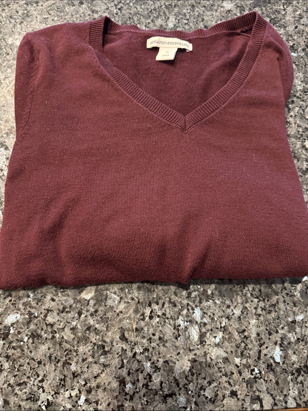 Amazon Essentials Women V-Neck Sweater in Dark Burgundy/Wine
